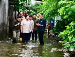Prabowo Kunjungi Korban Banjir Bekasi, Salurkan Bantuan