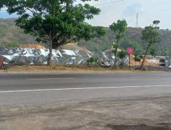 Warga dan LSM GEMPARS Protes Stockpile Sawdust Dekat Masjid di Banyuglugur