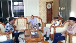 Eko Siti Jenar Dobrak Rapat Banmus DPRD Situbondo, Gugat Kunker dan Tuntut Efisiensi