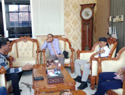 Eko Siti Jenar Dobrak Rapat Banmus DPRD Situbondo, Gugat Kunker dan Tuntut Efisiensi